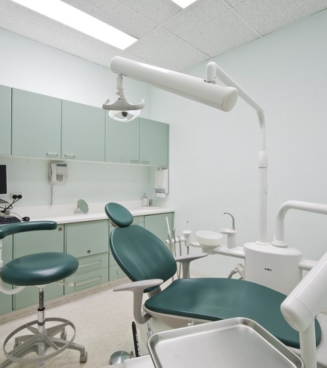 dentist, dental office, dentistry-2530983.jpg